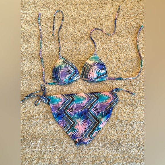 No Boundaries: Bikini - Picture 5 of 9